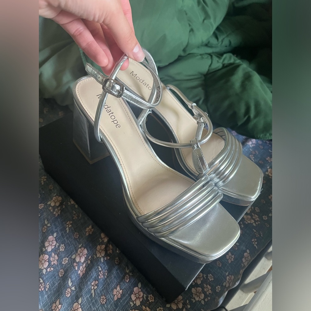 SILVER SHOES WITH THICK HEEL